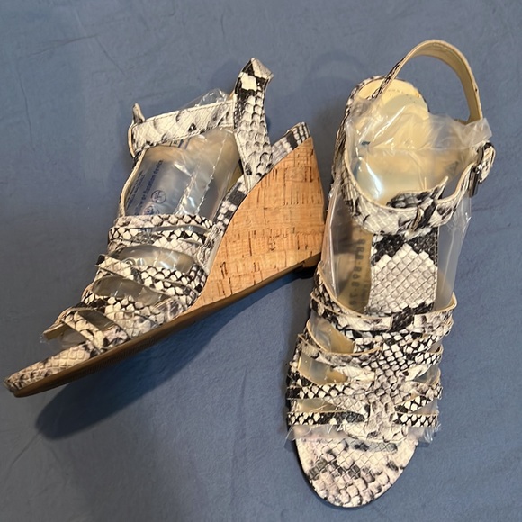 Isaac Mizrahi Live Sandals Size 7M - Leather Upper Snakeskin Cork Wedge - Picture 2 of 8